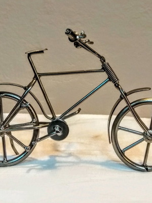 Metal bicycle figurine new with rotating pedals and wheels