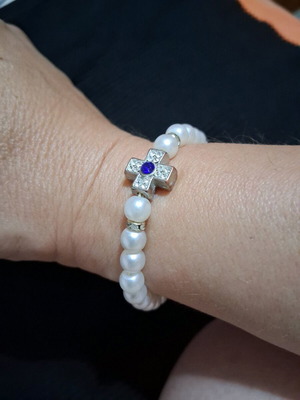 Bracelet with beads and cross like new, white, elastic