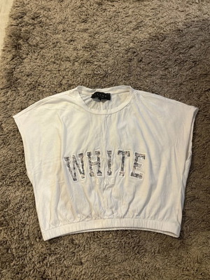 Cropped t-shirt Lynne άσπρο σαν καινούργιο, μέγεθος S
