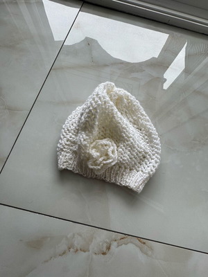 Knitted hat new