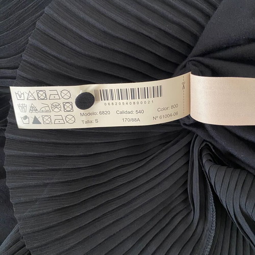 Massimo Dutti black top like new, size small, pleated design