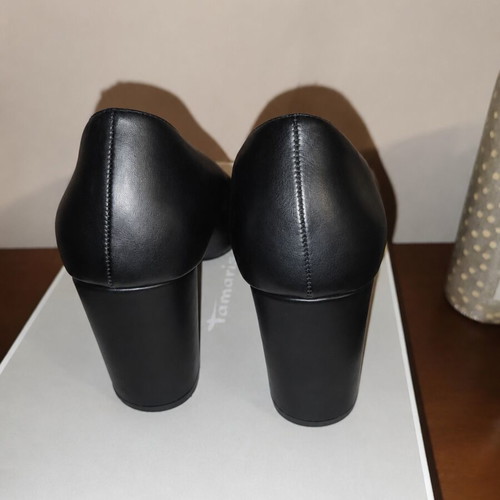 Tamaris black leather pumps like new, size 39