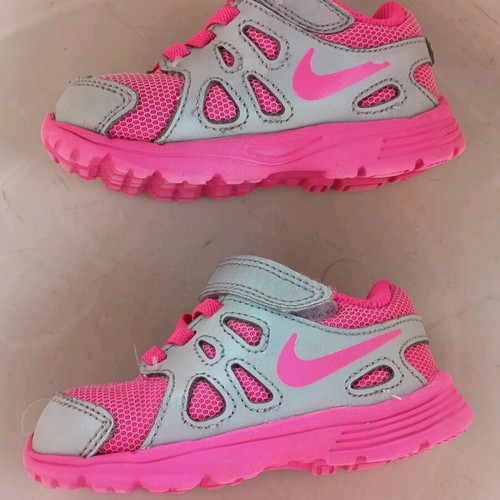 Athletic shoes for girl size 21 like new