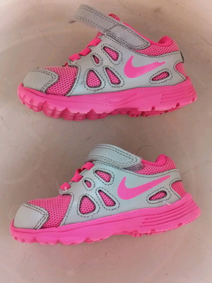 Athletic shoes for girl size 21 like new