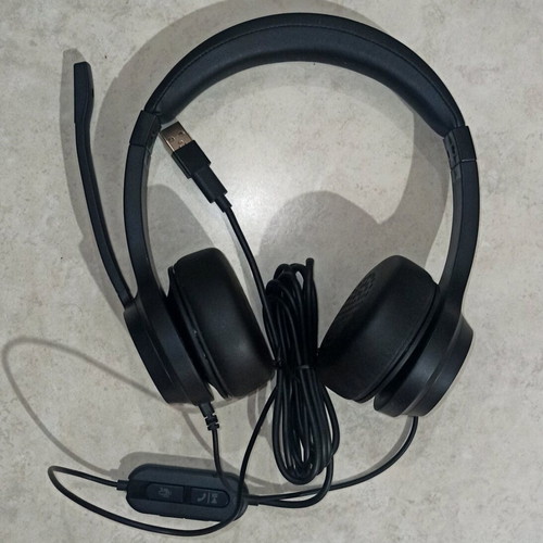 Creative Chat USB & Type C Wired Headset with Microphone like new