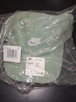 Nike hat new for children and women green