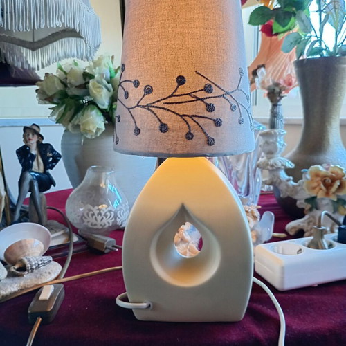 Porcelain table lamp like new, height 33 cm