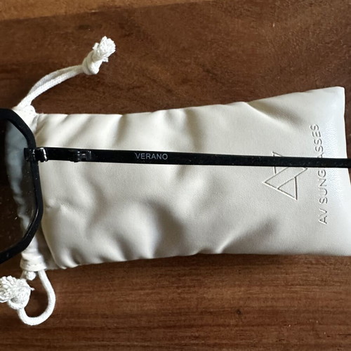 AV Sunglasses Verano like new, black