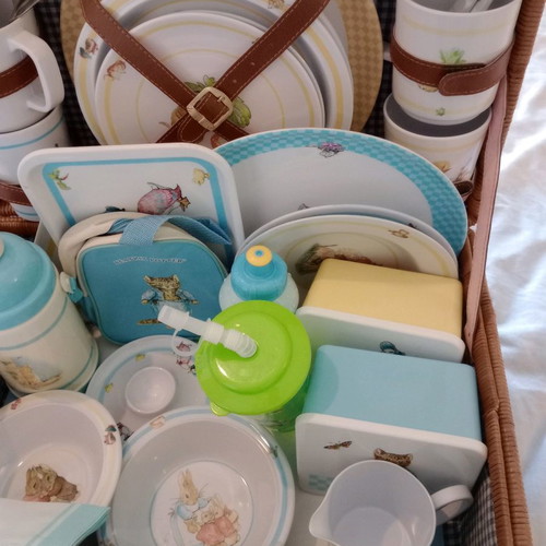 Beatrix Potter Συλλεκτικό Πικ Νικ Σετ καινούργιο με καλάθι μπαμπού