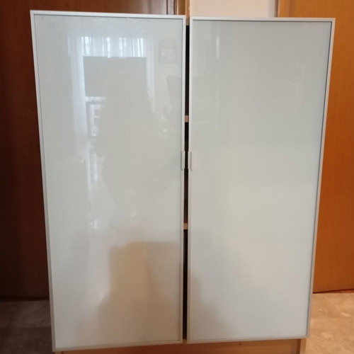 Storage furniture with 3 shelves like new