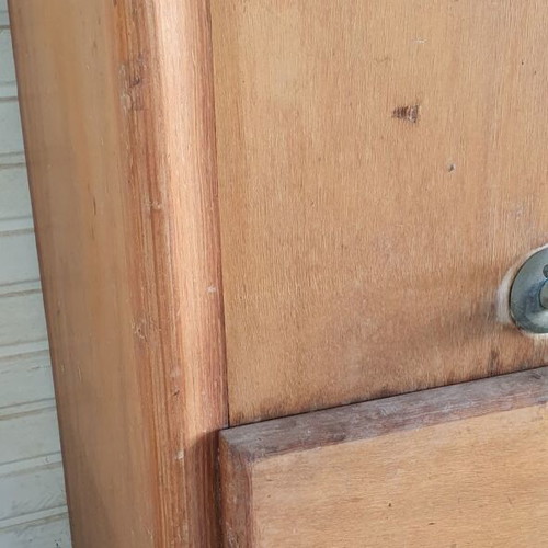 Vintage ice cooler used, needs restoration