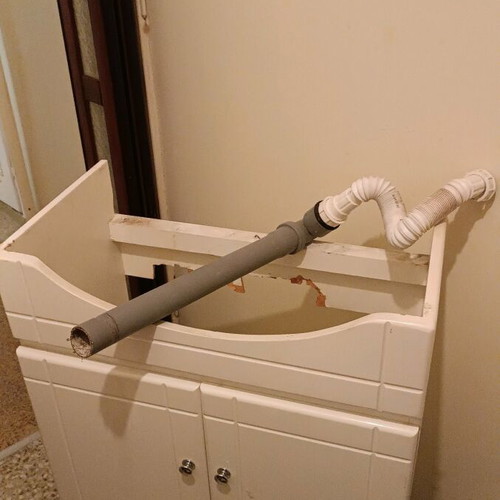 Bathroom furniture like new with sink, faucet and mirror
