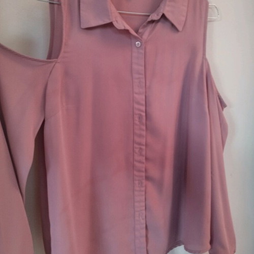 Pink shirt like new with shoulder cutouts