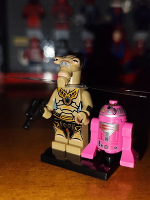 Geonosian Warrior minifigure with base, blaster, droid, wings, Lepin