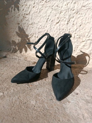 Black Sarigiannis pumps size 38 like new with snake effect heel