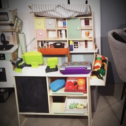 Wooden Play Shop with Smoby Cash Register and Fruits like new