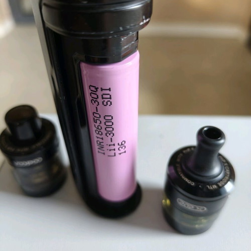 Drag X2 electronic cigarette used with battery and 2 pods
