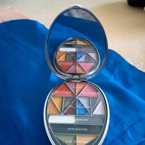 Makeup palette silver face with various colors new