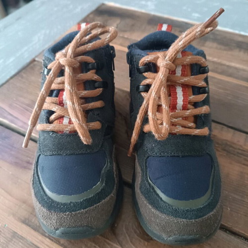 Zara winter shoes for boy size 25 used