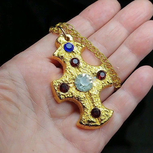 Cross with chain like new, with crystals