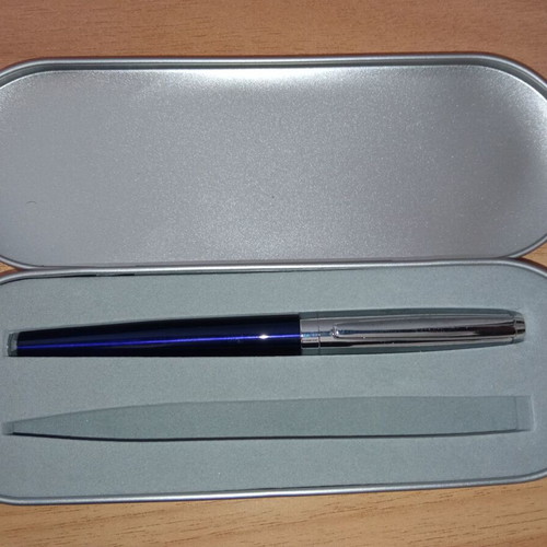 Pen like new, in its box, works with refill bottles