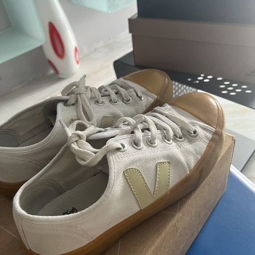 Veja sneakers size 39 used, white athletic shoes