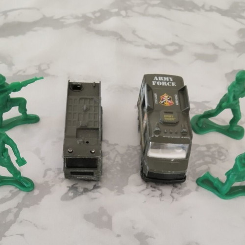 Toy Story green army men set with 2 metal military vehicles like new