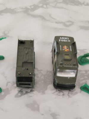 Toy Story green army men set with 2 metal military vehicles like new