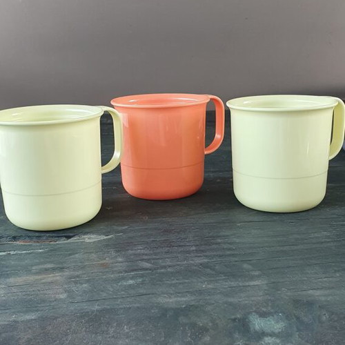 Tupperware set of 3 colorful 350 ml mugs new
