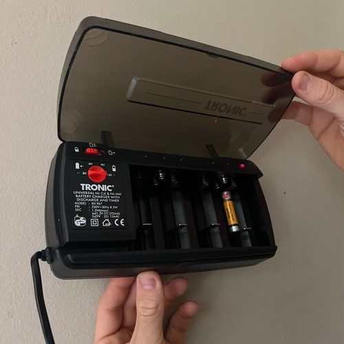 Small Battery Charger like new