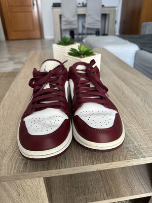Nike Air Jordan 1 Low Bordeaux size 42 like new