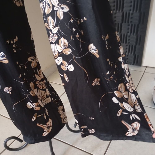 Lisa Kott women's pants used, size M/L, black and beige