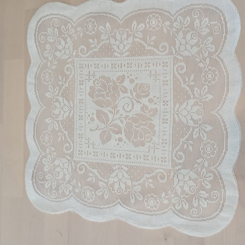 Set of 3 white machine-knit pieces with roses new