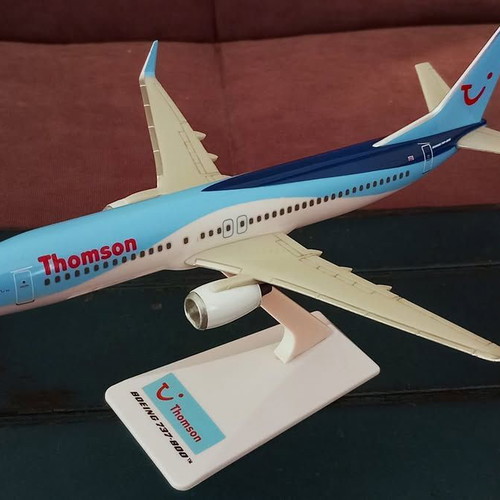 Boeing 737-800 Thomson Airlines plastic model like new