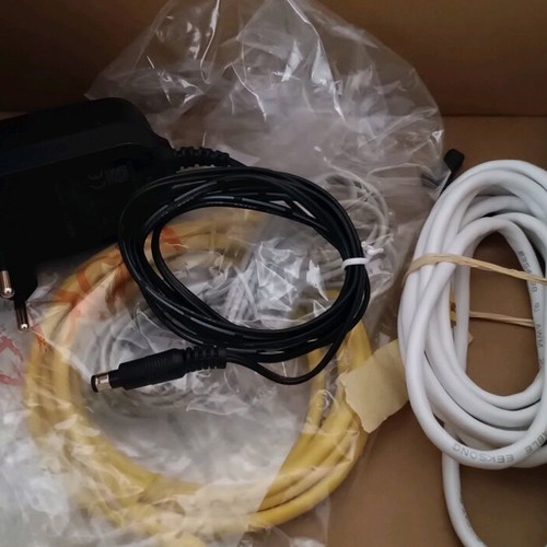 Router for fiber optic use like new, dual band, complete with cables