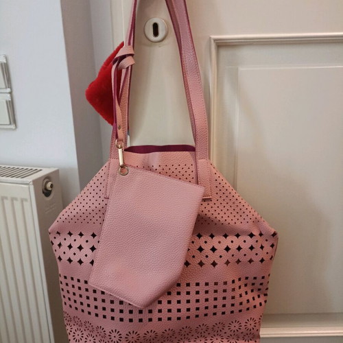 Pink crossbody shoulder bag made of leatherette like new with inner pouch
