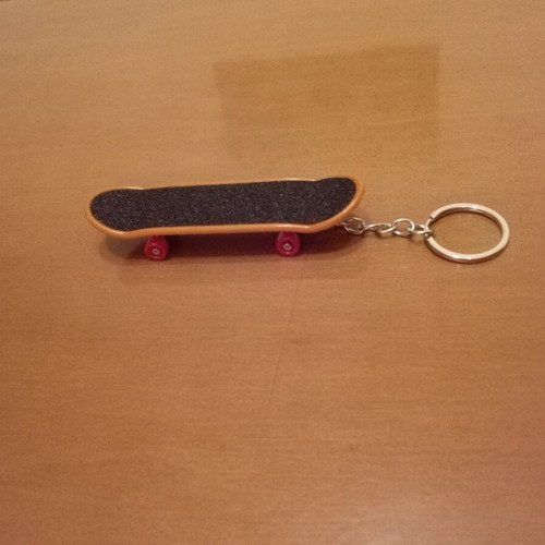 Skateboard keychain new, set of 5 different styles