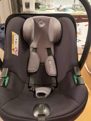 Coccolle car seat with Isofix base like new