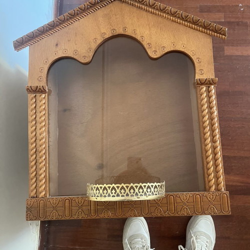 Wooden icon stand like new