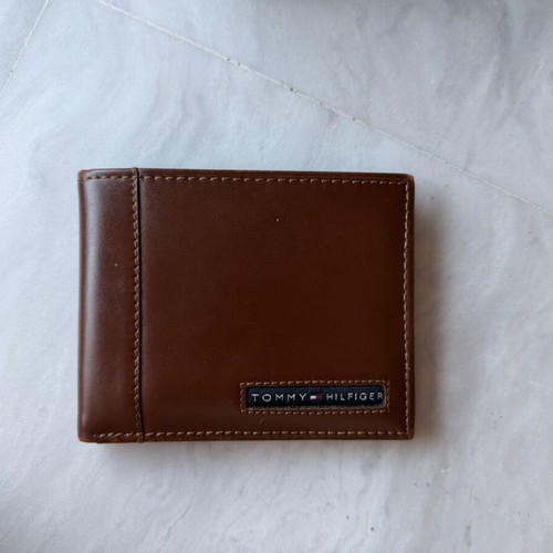 Tommy Hilfiger men's leather wallet, brown