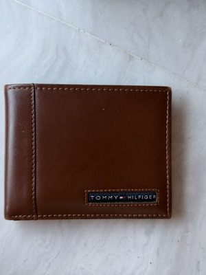 Tommy Hilfiger men's leather wallet, brown