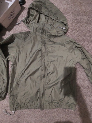 Children's windbreaker green jacket like new, size S