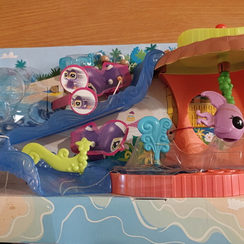 Littlest Pet Shop Walkables Park with Water Slides, new