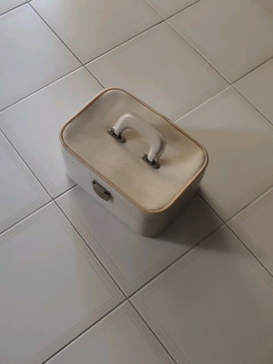 Cosmetic case used, leatherette