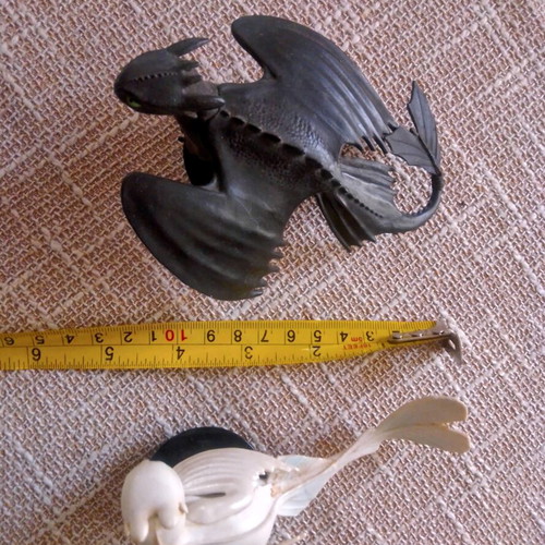 Dragons Toothless & Light Fury collectible figures cinema edition like new