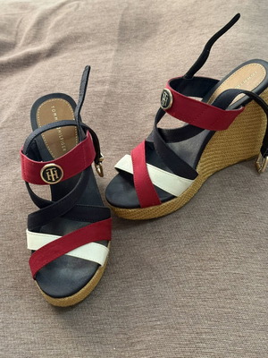 Tommy Hilfiger platform sandals like new, size 37, white and blue