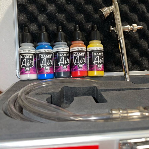 Airbrush with full equipment and 5 colors, new
