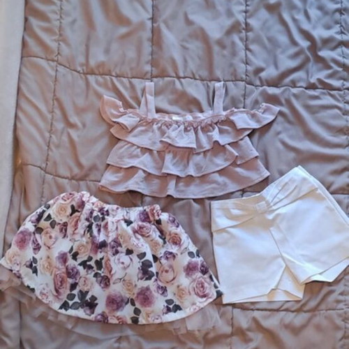 Ebita girls' set with skirt and white shorts like new