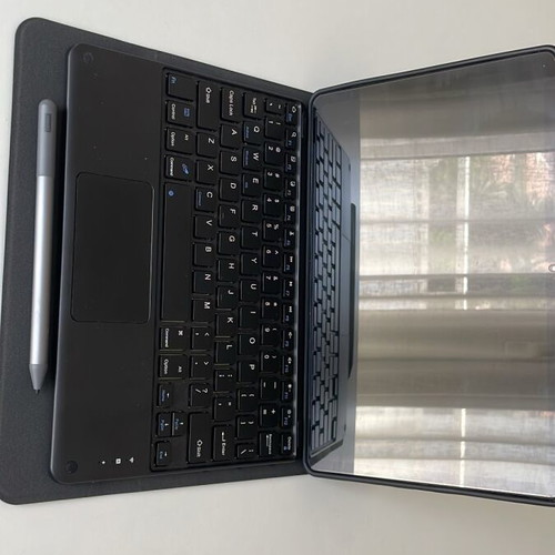 Lenovo Tab M11 11” tablet like new with Bluetooth keyboard and case