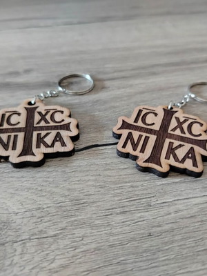 Embossed wooden keychain 5x5 cm new
